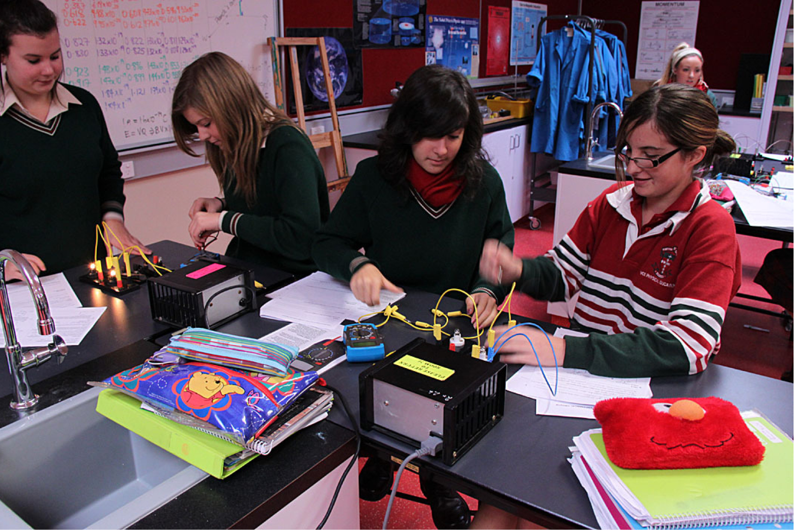 STR Four Female Students Electricity And Energy Kit